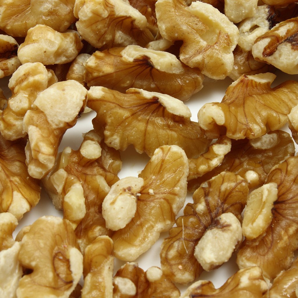 Light Broken Walnuts (Quarters)