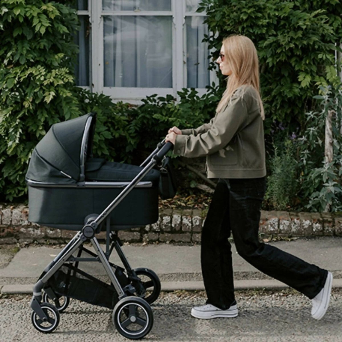 Oyster Carrycot - Chocolate Velvet